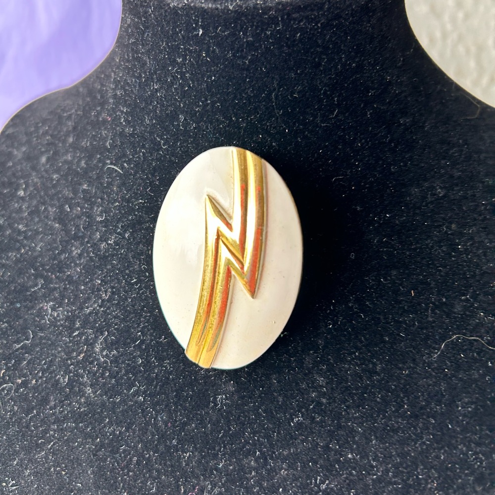 MONET VINTAGE PIN / BROOCH. COLOR:  WHITE And GOLD. Safety Clasp on Back.l